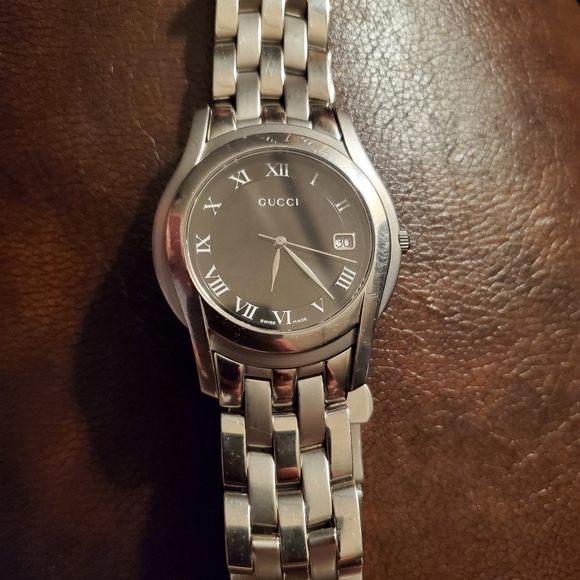 Authentic GUCCI STAINLESS STEEL LADIRS WATCH - Picture 7 of 12